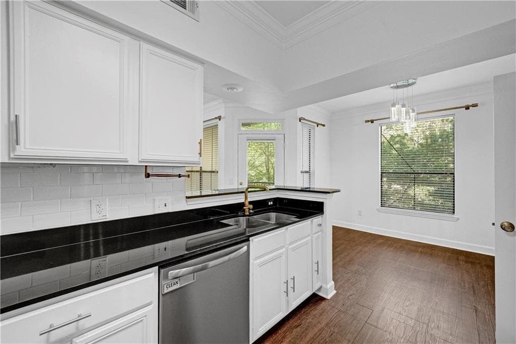 1 bedroom, 1 bathroom, 919 sq ft condominium for sale at 3777 Peachtree Road 1116, Brookhaven, GA 30319 — photo 9