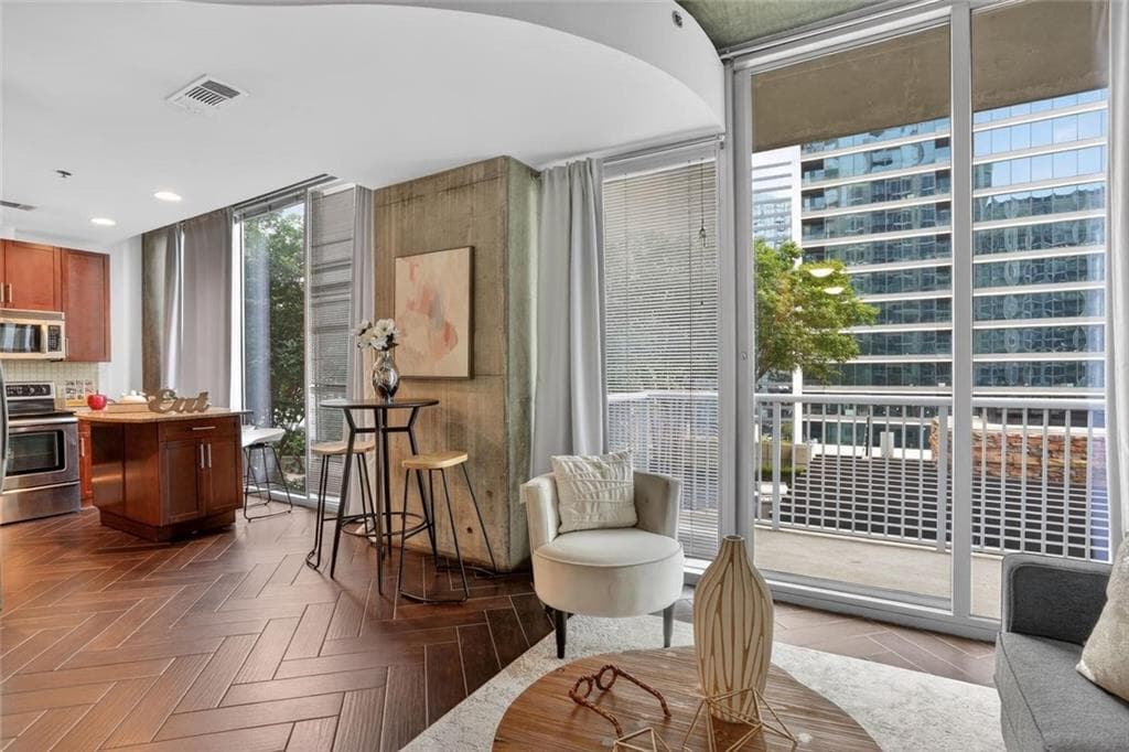1 bedroom, 1 bathroom, 748 sq ft condominium sold at 855 Peachtree Street 1212, Atlanta, GA 30308