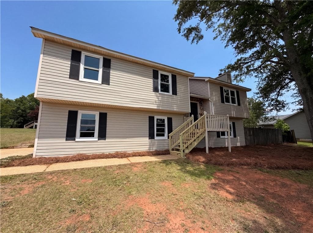 4 bedroom, 2 bathroom, 1,917 sq ft single family residence under contract at 241 Daniel Road, Villa Rica, GA 30180 — photo 2