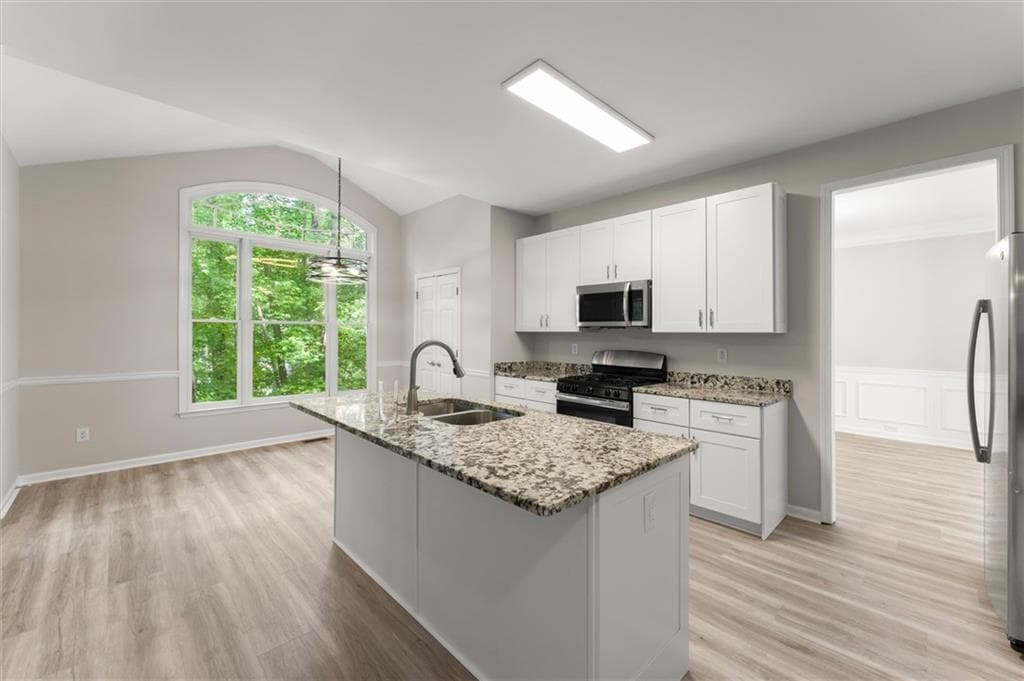 5 bedroom, 4 bathroom, 3,710 sq ft single family residence under contract at 4555 Alaspair Lane, Acworth, GA 30101 — photo 4