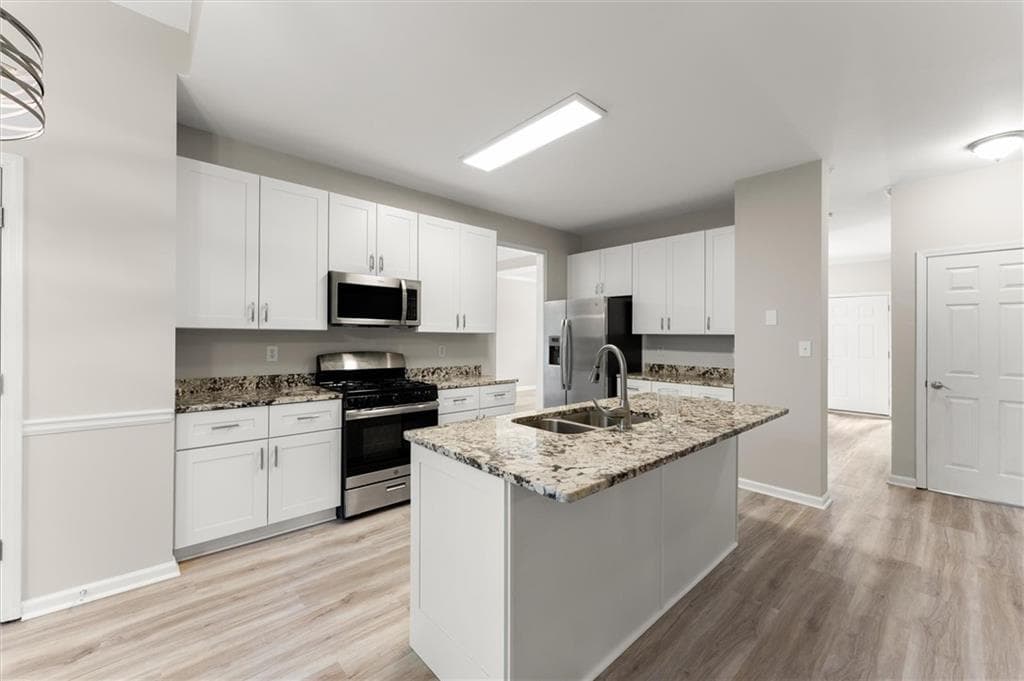 5 bedroom, 4 bathroom, 3,710 sq ft single family residence under contract at 4555 Alaspair Lane, Acworth, GA 30101 — photo 5