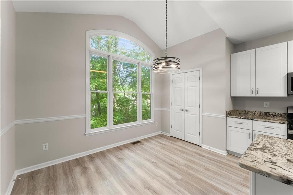 5 bedroom, 4 bathroom, 3,710 sq ft single family residence under contract at 4555 Alaspair Lane, Acworth, GA 30101 — photo 6
