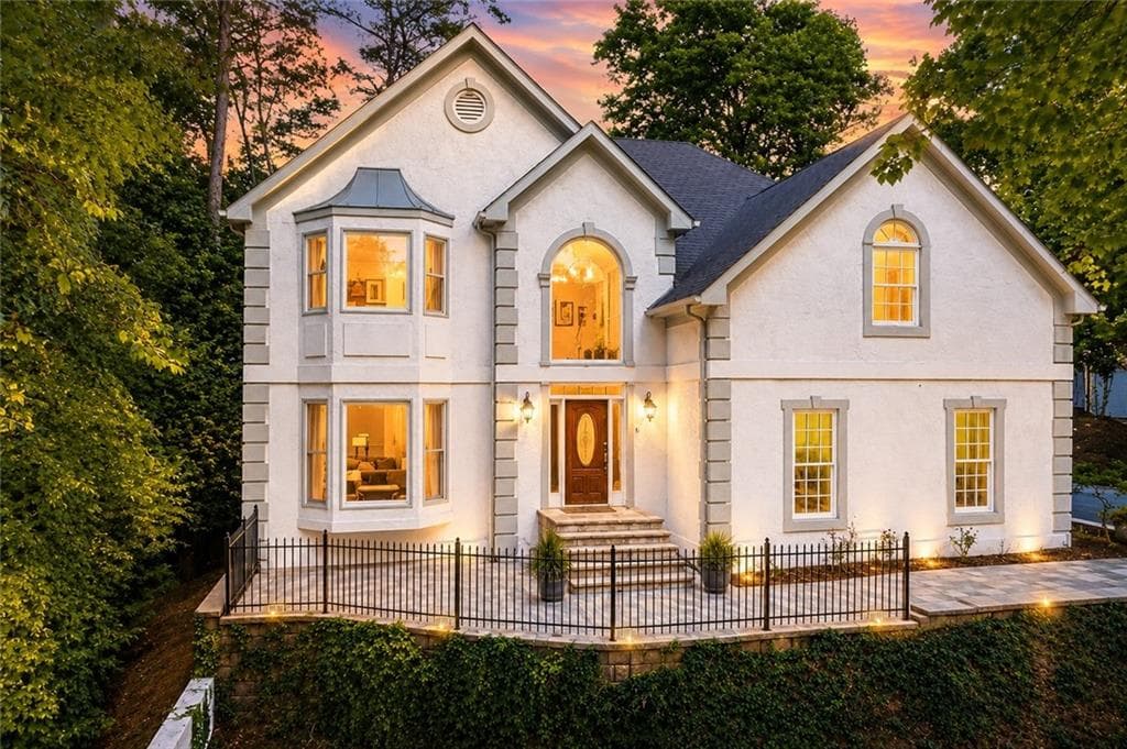 4 bedroom, 4 bathroom, 4,270 sq ft single family residence for sale at 9570 Huntcliff Trace, Sandy Springs, GA 30350 — photo 3