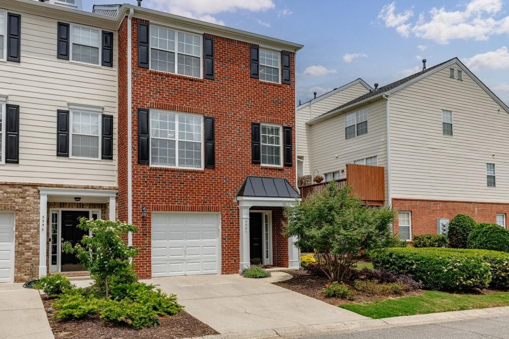 3 bedroom, 4 bathroom, 1,878 sq ft townhouse for sale at 3557 Chattahoochee Summit Lane 23, Atlanta, GA 30339 — photo 1 of 46