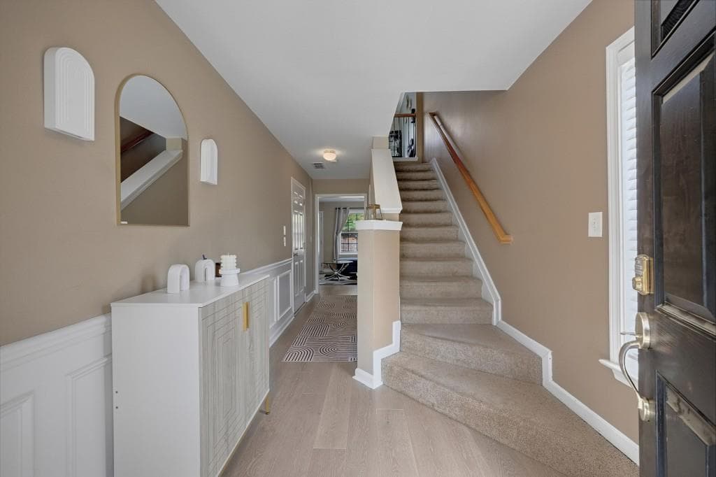 3 bedroom, 4 bathroom, 1,878 sq ft townhouse for sale at 3557 Chattahoochee Summit Lane 23, Atlanta, GA 30339 — photo 2