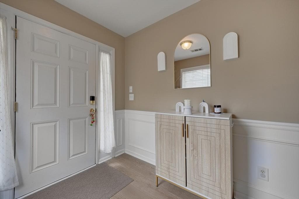 3 bedroom, 4 bathroom, 1,878 sq ft townhouse for sale at 3557 Chattahoochee Summit Lane 23, Atlanta, GA 30339 — photo 3