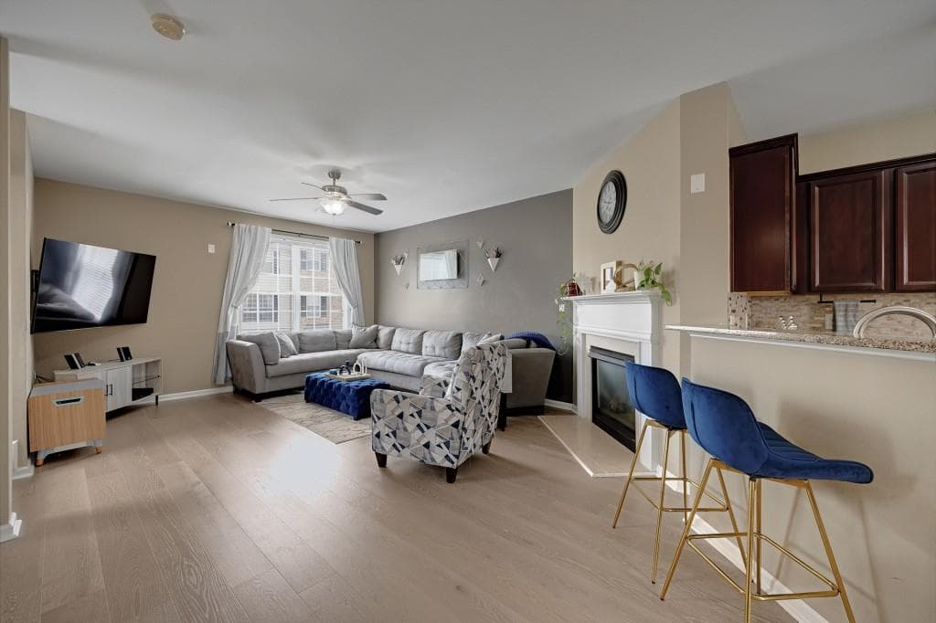 3 bedroom, 4 bathroom, 1,878 sq ft townhouse for sale at 3557 Chattahoochee Summit Lane 23, Atlanta, GA 30339 — photo 5