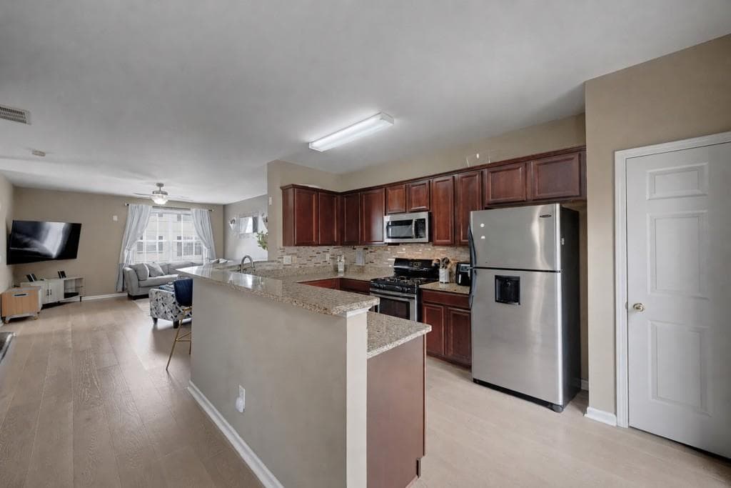 3 bedroom, 4 bathroom, 1,878 sq ft townhouse for sale at 3557 Chattahoochee Summit Lane 23, Atlanta, GA 30339 — photo 9