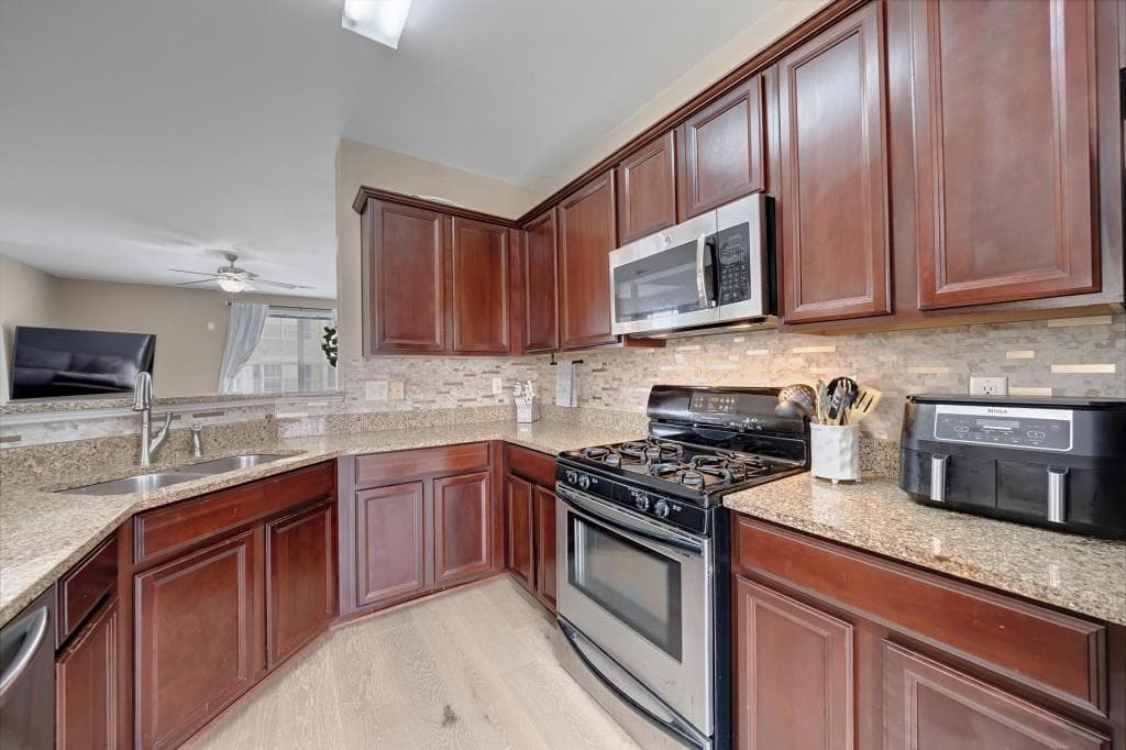 3 bedroom, 4 bathroom, 1,878 sq ft townhouse for sale at 3557 Chattahoochee Summit Lane 23, Atlanta, GA 30339 — photo 10
