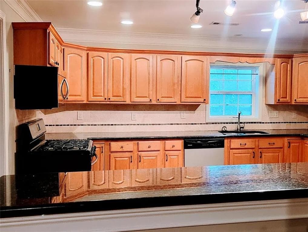 3 bedroom, 2 bathroom, 1,650 sq ft single family residence under contract at 309 Stovall Street, Atlanta, GA 30316 — photo 2
