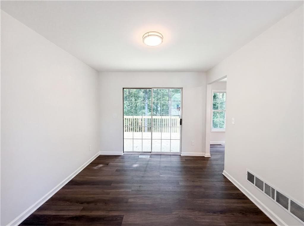 4 bedroom, 3 bathroom, 1,958 sq ft single family residence under contract at 6158 Autumn View Cove, Acworth, GA 30101 — photo 7