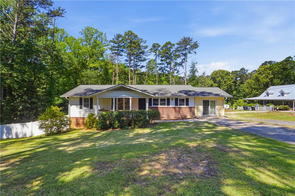 4 bedroom, 2 bathroom, 1,948 sq ft single family residence for sale at 418 Church Street, Bremen, GA 30110