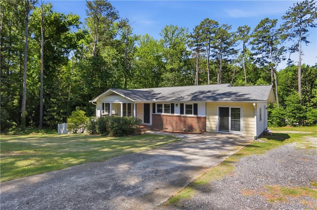 4 bedroom, 2 bathroom, 1,948 sq ft single family residence for sale at 418 Church Street, Bremen, GA 30110 — photo 2