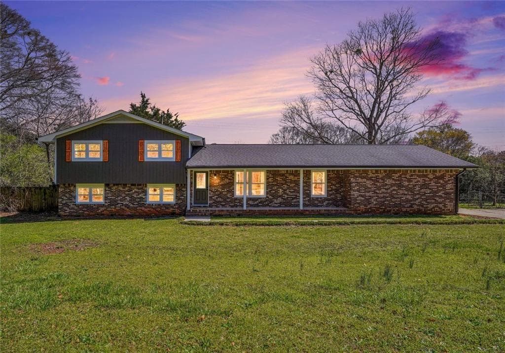 5 bedroom, 3 bathroom, 2,460 sq ft single family residence sold at 8832 Twin Oaks Drive, Jonesboro, GA 30236