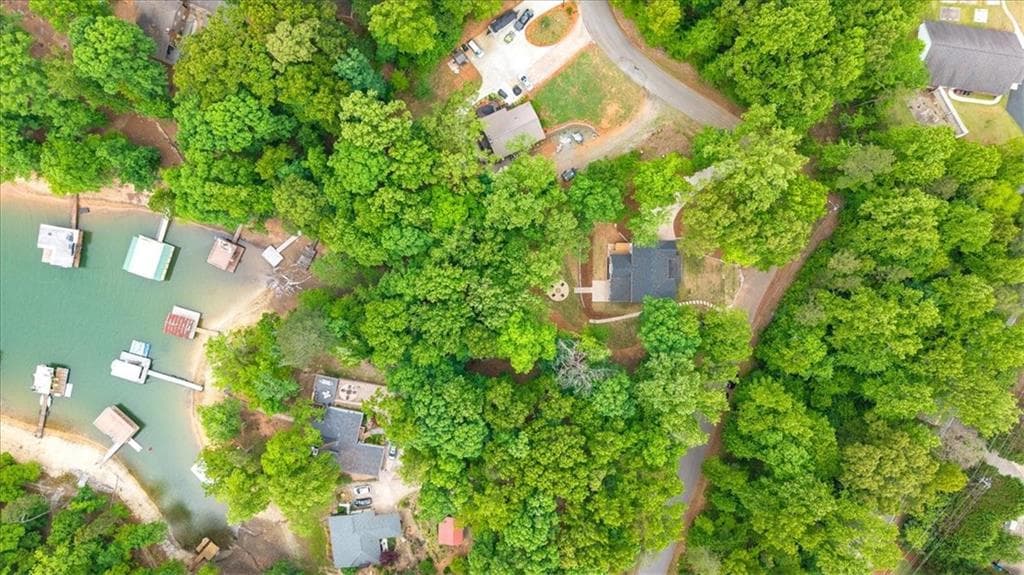 4 bedroom, 5 bathroom, 4,301 sq ft single family residence for sale at 8875 Lakeside Way, Gainesville, GA 30506 — photo 6