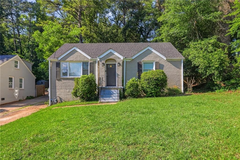 3 bedroom, 2 bathroom, 1,802 sq ft single family residence for sale at 1954 Wildwood Drive, Decatur, GA 30032 — photo 1 of 38