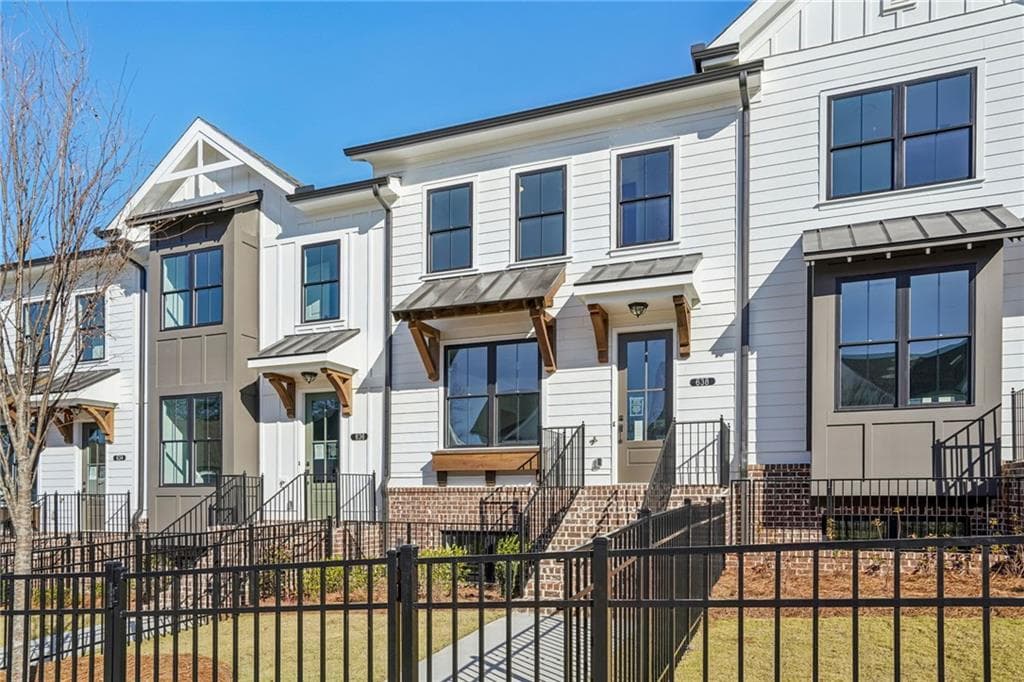 3 bedroom, 4 bathroom, 2,004 sq ft townhouse for sale at 646 Skytop Drive 150, Cumming, GA 30040 — photo 3