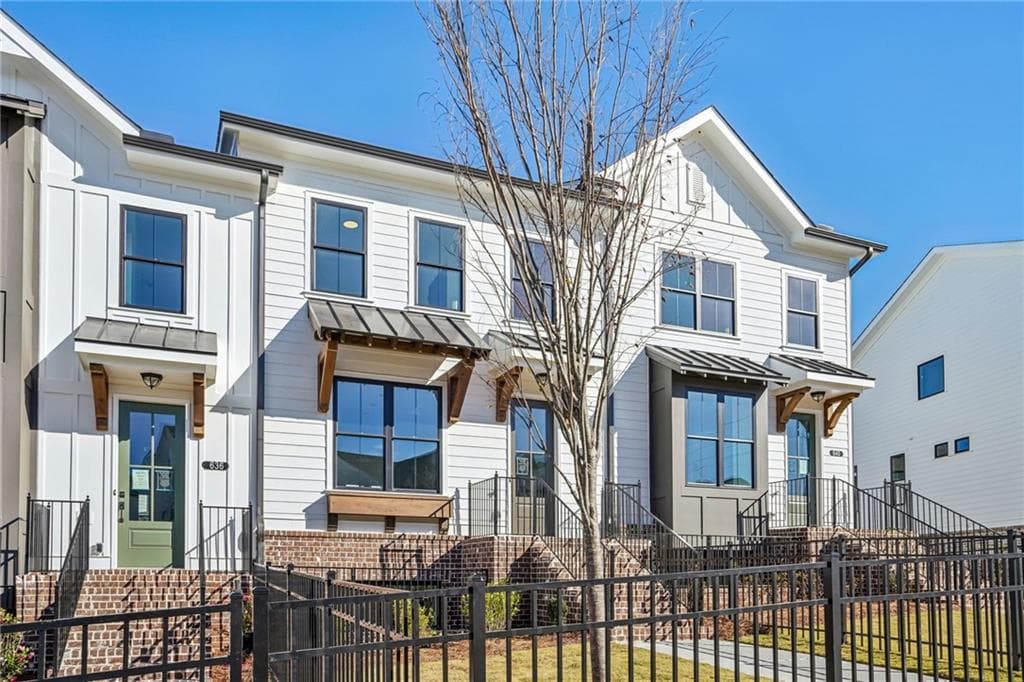 3 bedroom, 4 bathroom, 2,004 sq ft townhouse for sale at 646 Skytop Drive 150, Cumming, GA 30040 — photo 4
