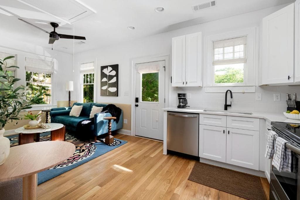 1 bedroom, 1 bathroom, 650 sq ft other for rent at 1054 Euclid Avenue CH, Atlanta, GA 30307 for $2,700 a month — photo 2