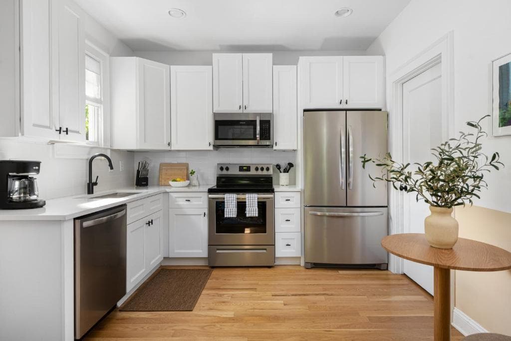 1 bedroom, 1 bathroom, 650 sq ft other for rent at 1054 Euclid Avenue CH, Atlanta, GA 30307 for $2,700 a month — photo 10