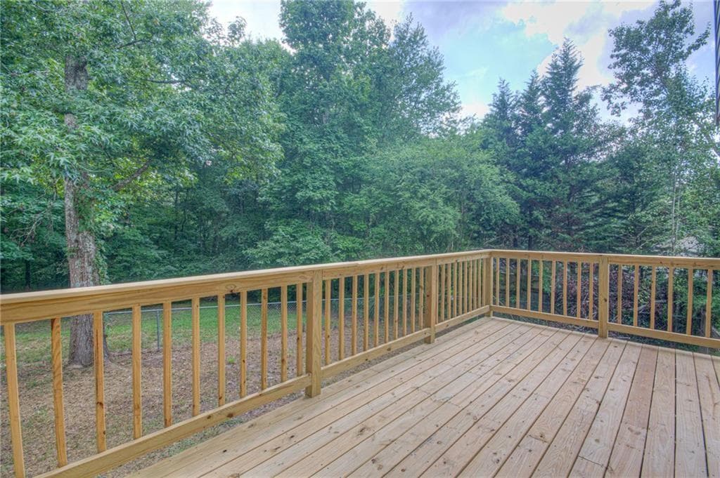 3 bedroom, 3 bathroom, 1,490 sq ft single family residence for sale at 3043 Saddle Creek Drive, Gainesville, GA 30507 — photo 4