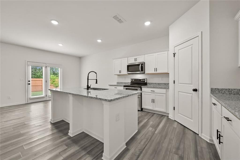 4 bedroom, 3 bathroom, 2,512 sq ft single family residence for sale at 269 Knightsbridge Lane, Winder, GA 30680 — photo 8