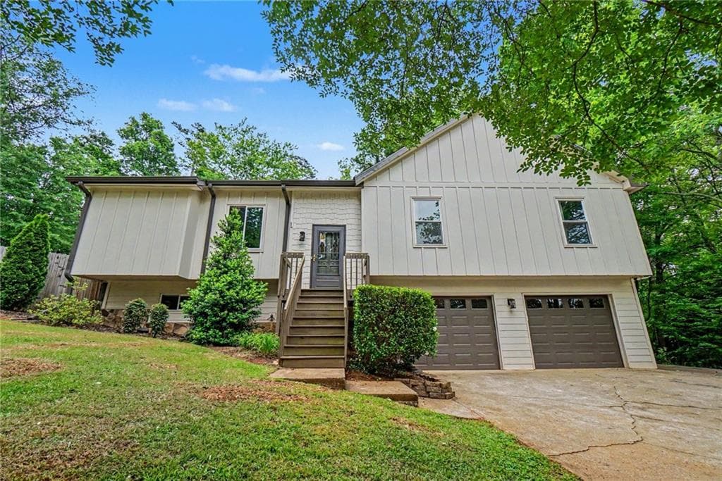 2708 Hawk Drive, Marietta, GA 30066 — most recent listing photo
