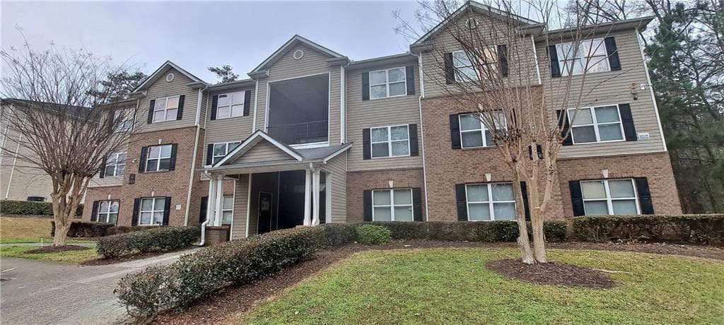3 bedroom, 2 bathroom, 1,292 sq ft condominium for rent at 7104 Fairington Ridge Circle, Lithonia, GA 30038 for $1,250 a month — photo 1 of 13