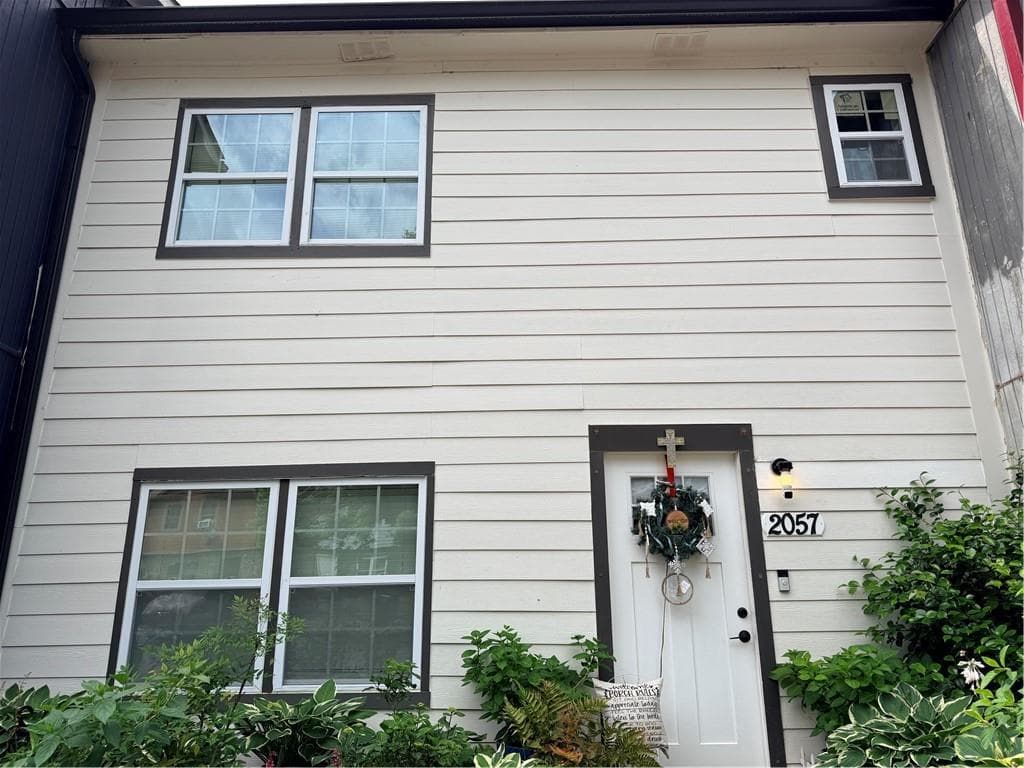 2 bedroom, 3 bathroom, 1,056 sq ft townhouse under contract at 2057 Lenoa Lane, Austell, GA 30106