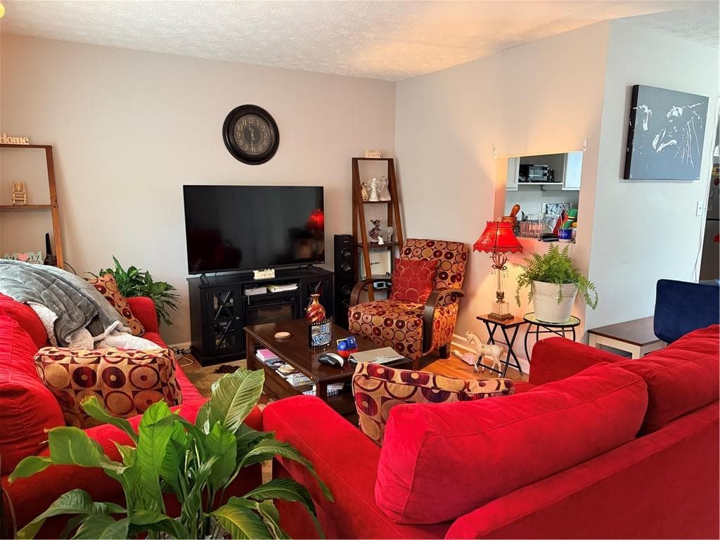 2 bedroom, 3 bathroom, 1,056 sq ft townhouse under contract at 2057 Lenoa Lane, Austell, GA 30106 — photo 2