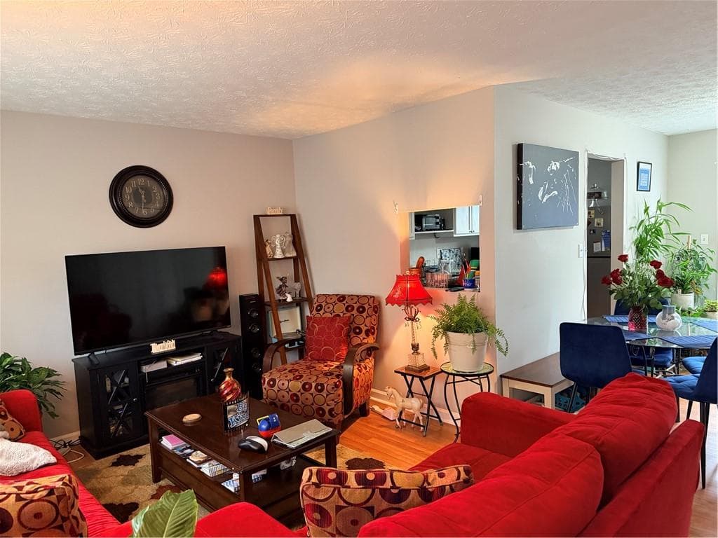 2 bedroom, 3 bathroom, 1,056 sq ft townhouse under contract at 2057 Lenoa Lane, Austell, GA 30106 — photo 3