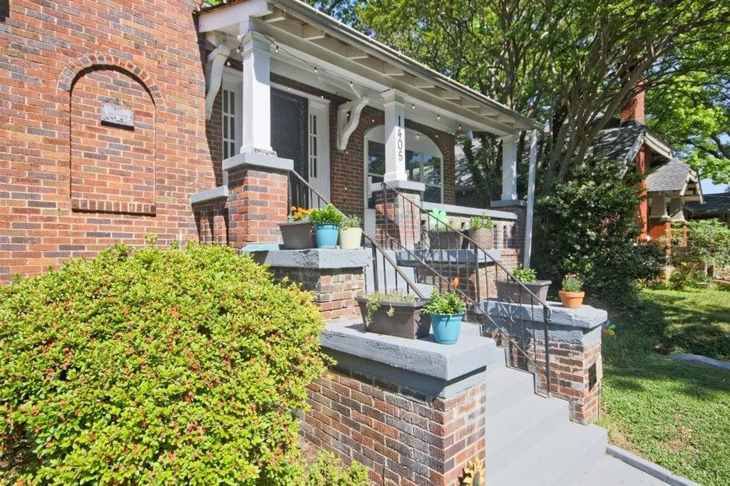 5 bedroom, 2 bathroom, 1,879 sq ft single family residence under contract at 1405 Hartford Avenue, Atlanta, GA 30310 — photo 3