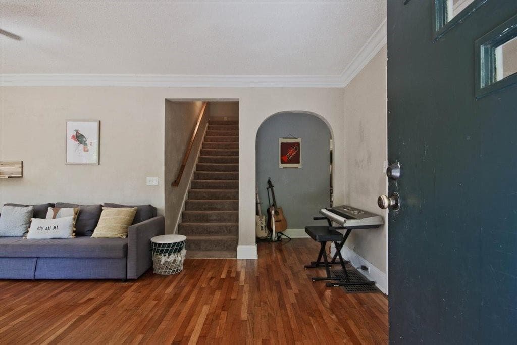 5 bedroom, 2 bathroom, 1,879 sq ft single family residence under contract at 1405 Hartford Avenue, Atlanta, GA 30310 — photo 4