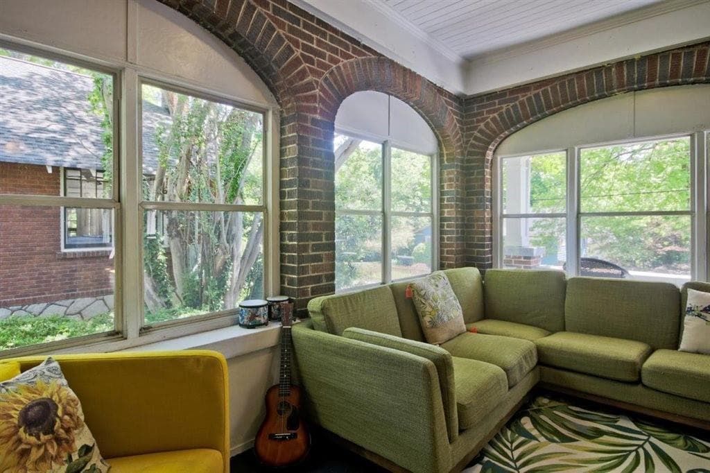 5 bedroom, 2 bathroom, 1,879 sq ft single family residence under contract at 1405 Hartford Avenue, Atlanta, GA 30310 — photo 9