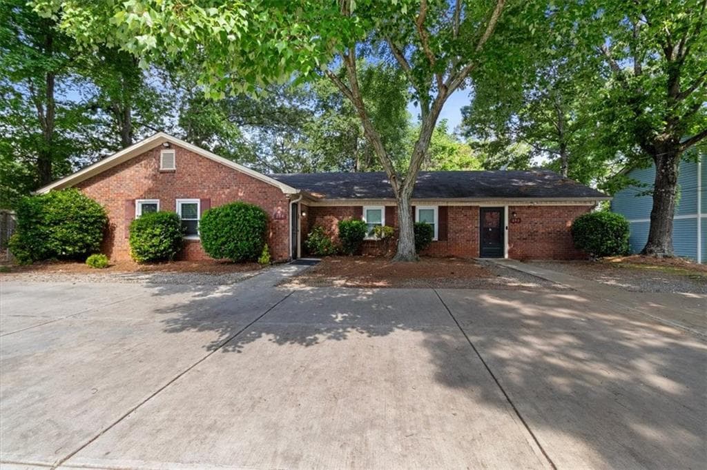 3 bedroom, 2 bathroom, 1,100 sq ft duplex for rent at 892 Five Forks Trickum Road, Lawrenceville, GA 30046 for $1,750 a month — photo 1 of 21