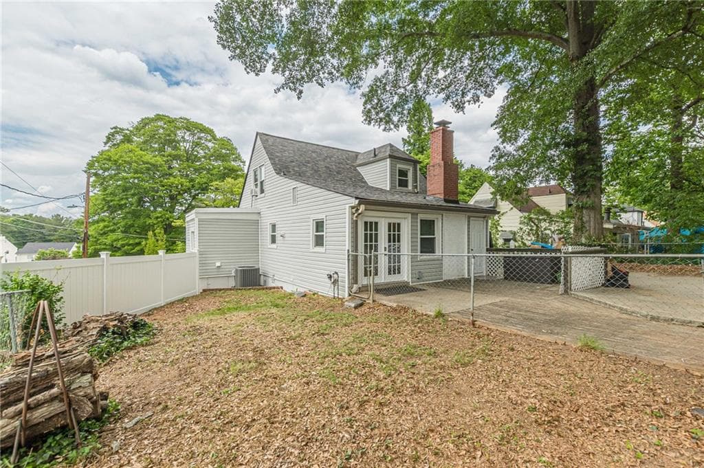 3 bedroom, 2 bathroom, 1,532 sq ft single family residence for sale at 496 Radar Drive, Hapeville, GA 30354 — photo 4