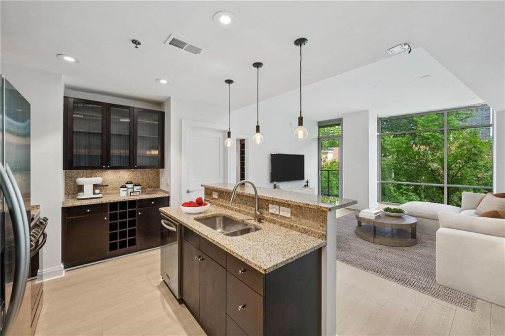1 bedroom, 1 bathroom, 1,000 sq ft condominium for sale at 905 Juniper Street 316, Atlanta, GA 30309 — photo 1 of 36