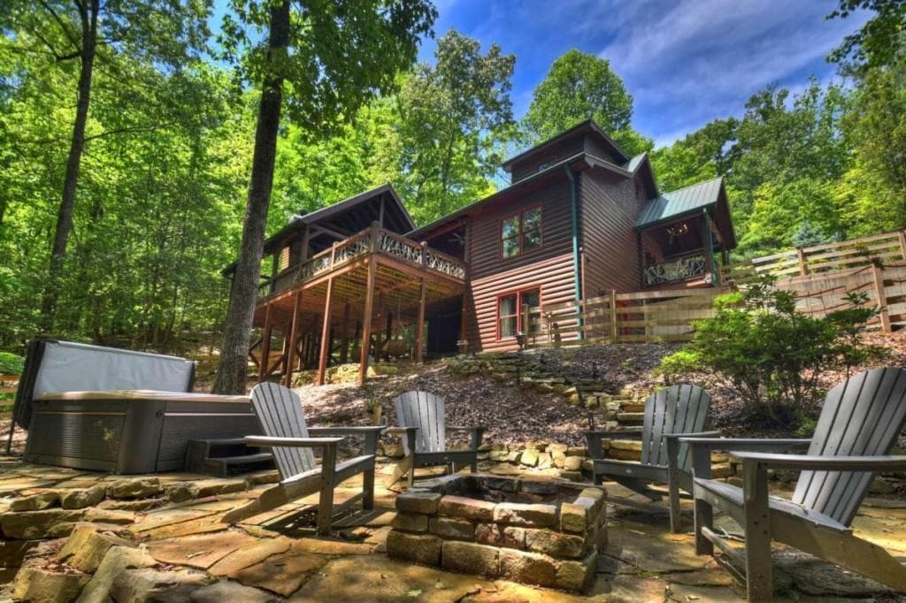3 bedroom, 3 bathroom, 2,080 sq ft single family residence for sale at 101 Overlook Road, Blue Ridge, GA 30513 — photo 2