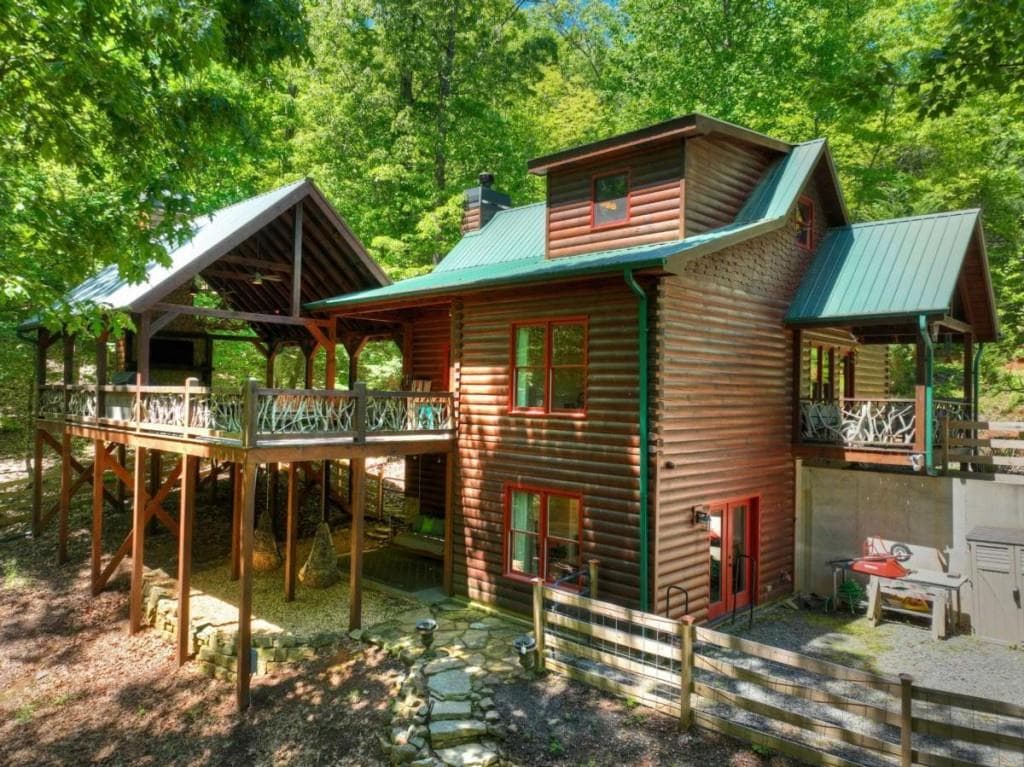 3 bedroom, 3 bathroom, 2,080 sq ft single family residence for sale at 101 Overlook Road, Blue Ridge, GA 30513 — photo 3