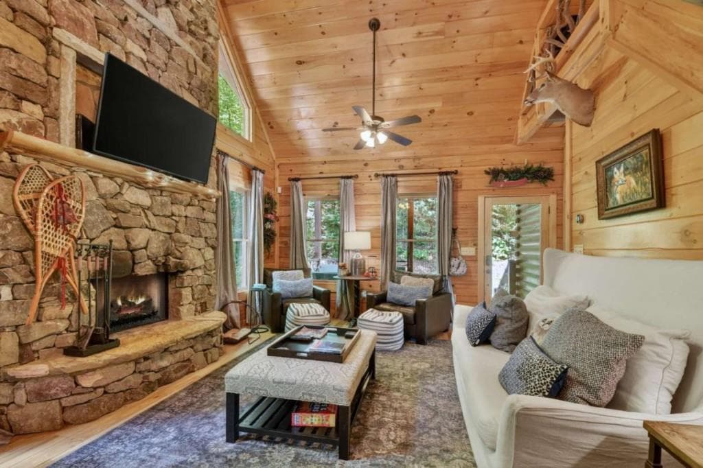 3 bedroom, 3 bathroom, 2,080 sq ft single family residence for sale at 101 Overlook Road, Blue Ridge, GA 30513 — photo 8