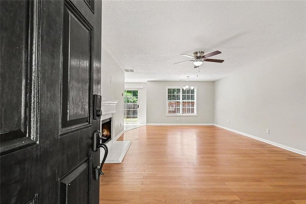 3 bedroom, 3 bathroom, 1,656 sq ft single family residence under contract at 4489 Chestnut Lake Avenue, Lithonia, GA 30038 — photo 3
