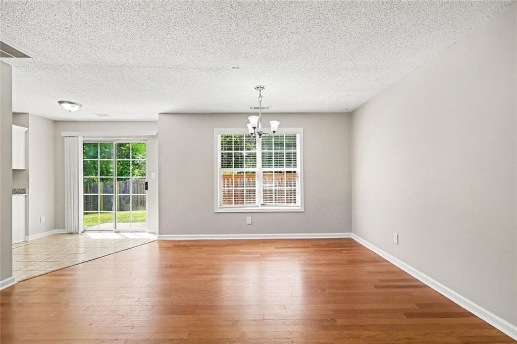 3 bedroom, 3 bathroom, 1,656 sq ft single family residence under contract at 4489 Chestnut Lake Avenue, Lithonia, GA 30038 — photo 6