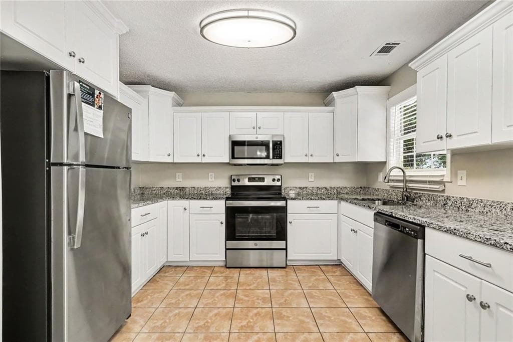 3 bedroom, 3 bathroom, 1,656 sq ft single family residence under contract at 4489 Chestnut Lake Avenue, Lithonia, GA 30038 — photo 8