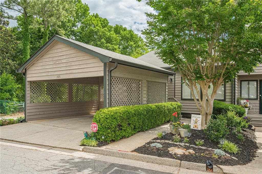 526 Gardenia Lane, Marietta, GA 30068 — most recent listing photo