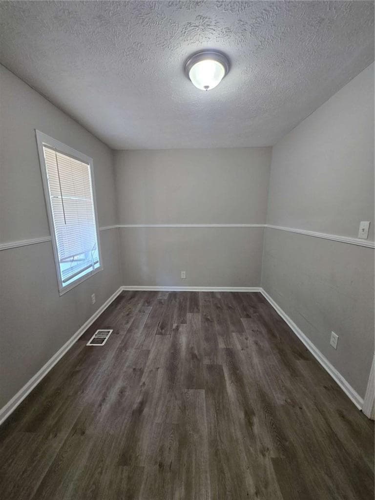 3 bedroom, 2 bathroom, 1,510 sq ft single family residence for sale at 3645 Saturn Drive, Atlanta, GA 30331 — photo 4