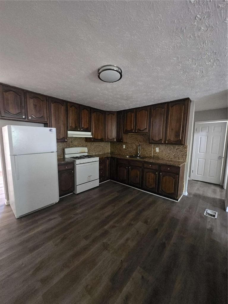 3 bedroom, 2 bathroom, 1,510 sq ft single family residence for sale at 3645 Saturn Drive, Atlanta, GA 30331 — photo 8