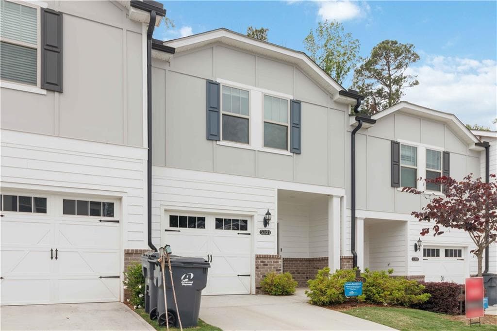 3 bedroom, 3 bathroom, 1,552 sq ft townhouse for sale at 5321 Glade Park Drive, Lilburn, GA 30047