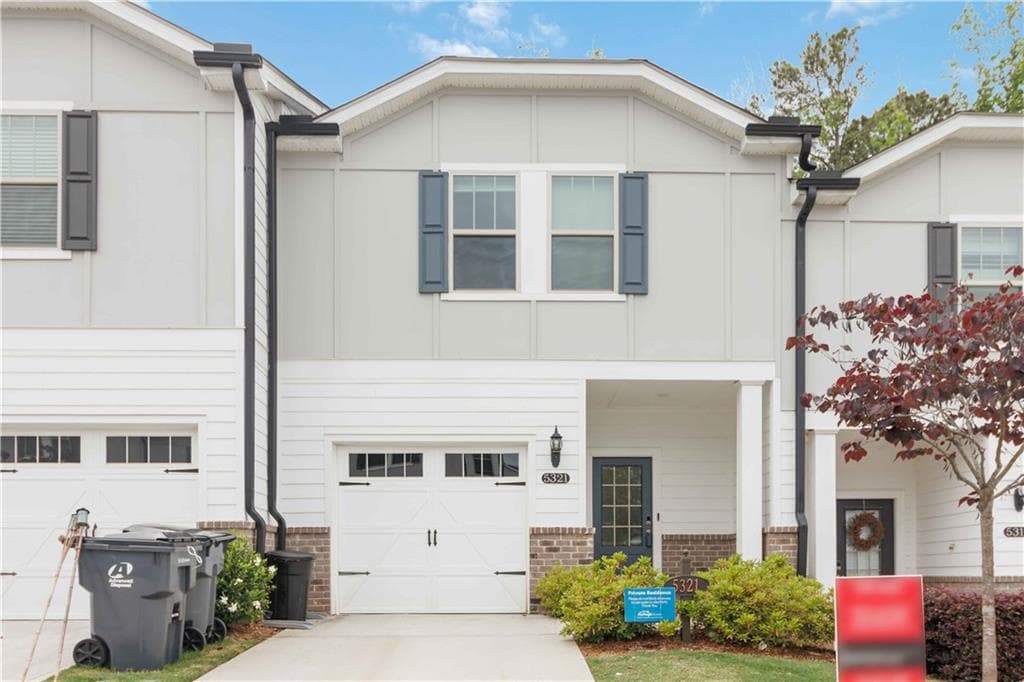 3 bedroom, 3 bathroom, 1,552 sq ft townhouse for sale at 5321 Glade Park Drive, Lilburn, GA 30047 — photo 2