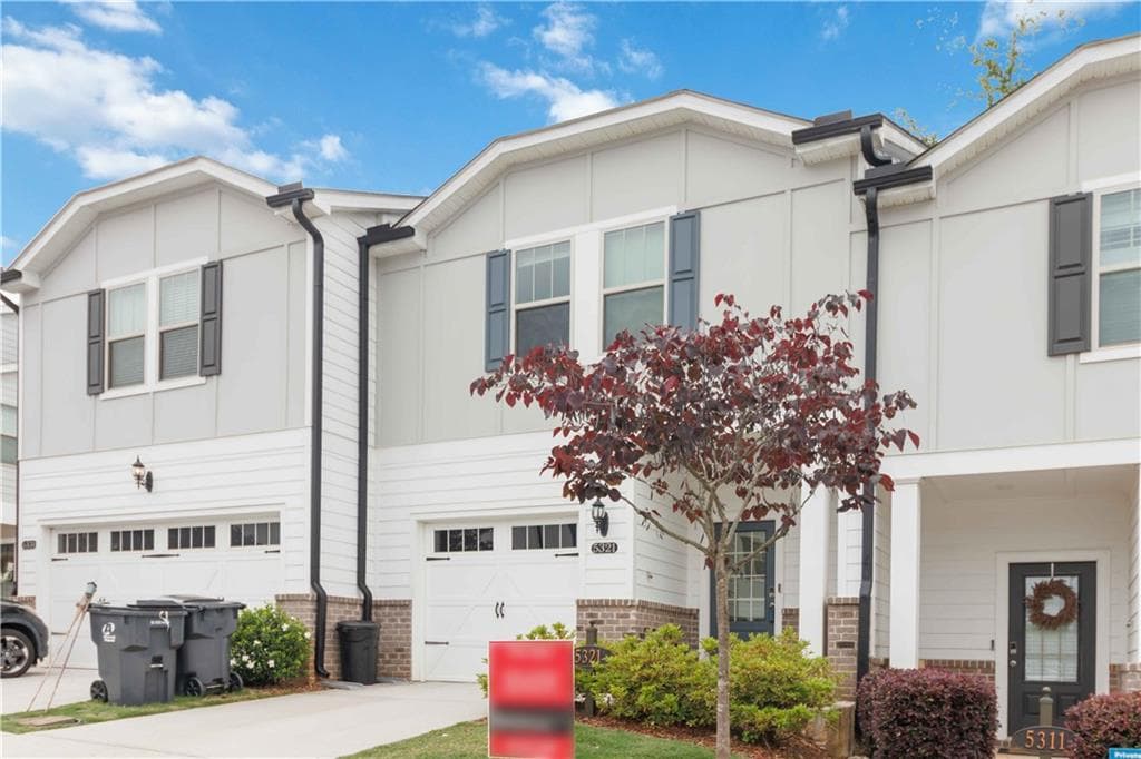 3 bedroom, 3 bathroom, 1,552 sq ft townhouse for sale at 5321 Glade Park Drive, Lilburn, GA 30047 — photo 3