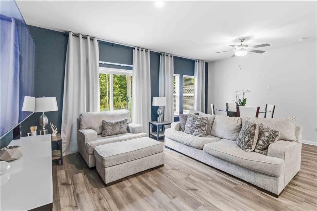 3 bedroom, 3 bathroom, 1,552 sq ft townhouse for sale at 5321 Glade Park Drive, Lilburn, GA 30047 — photo 8